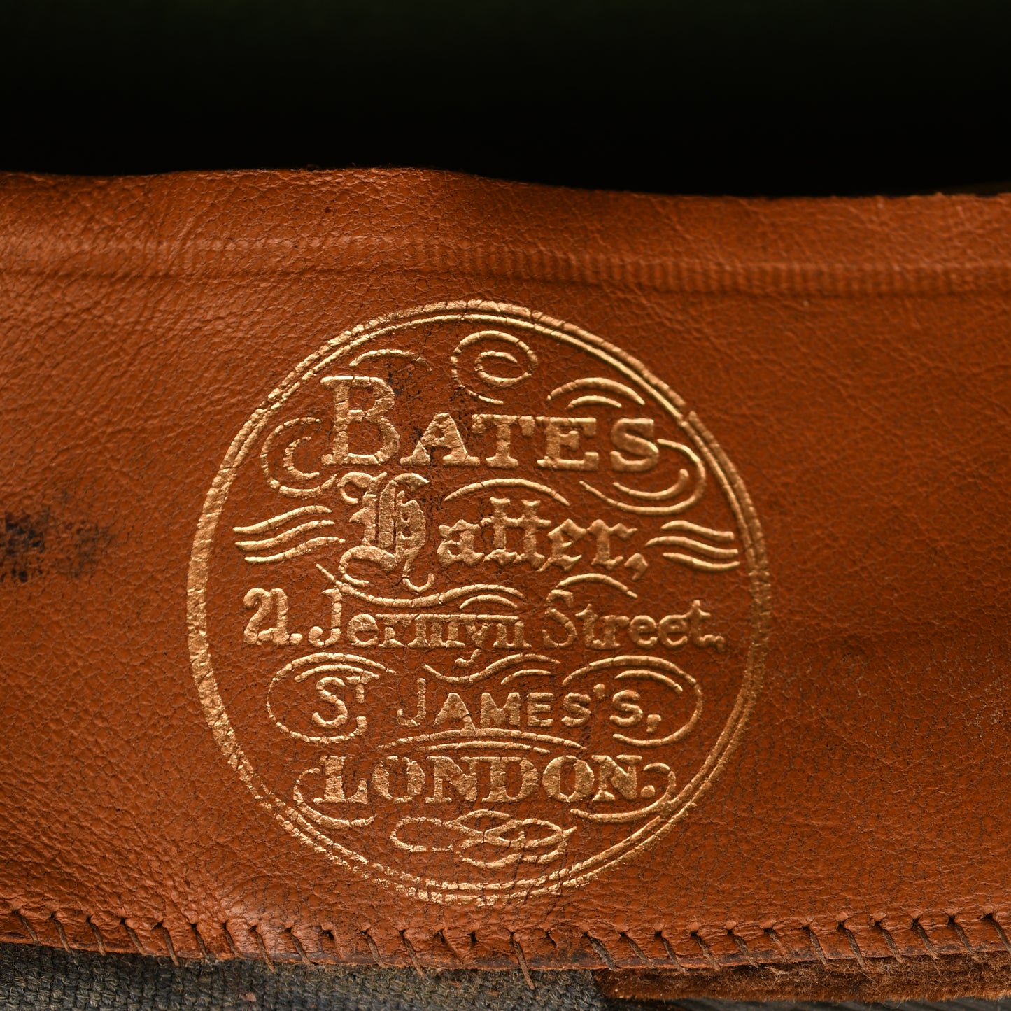 BRITISH WWII RAF GROUP CAPTAIN AND ABOVE VISOR CAP