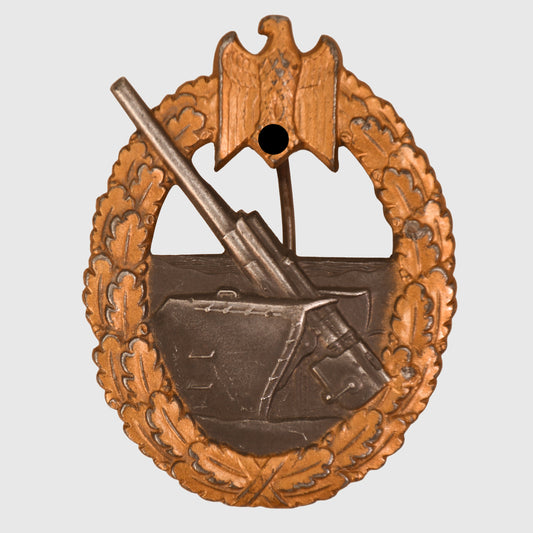 GERMAN WWII KRIEGSMARINE COASTAL ARTILLERY BADGE. MAKER MARKED