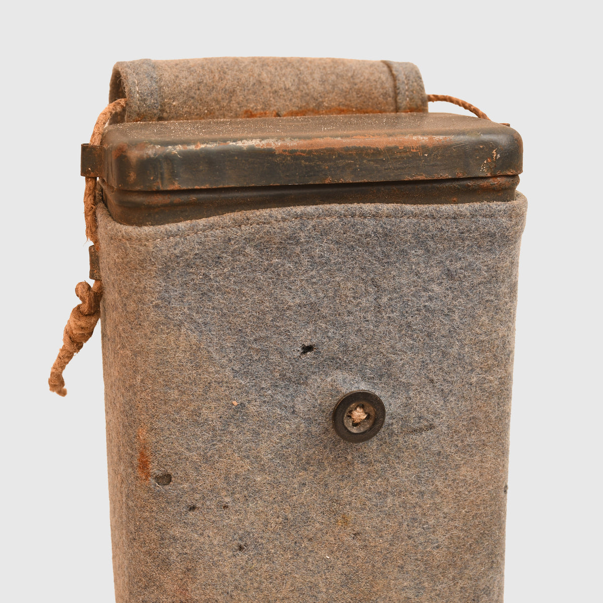 FRENCH WWI M2 GAS MASK TIN AND COVER