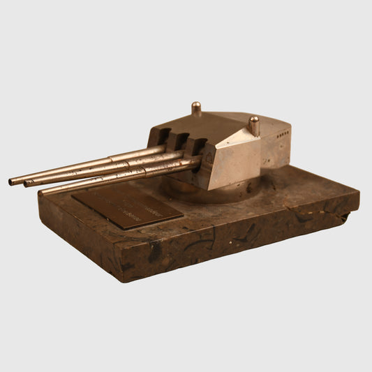 GERMAN WWII BATTLESHIP GNEISENAU MODEL GUN TURRET