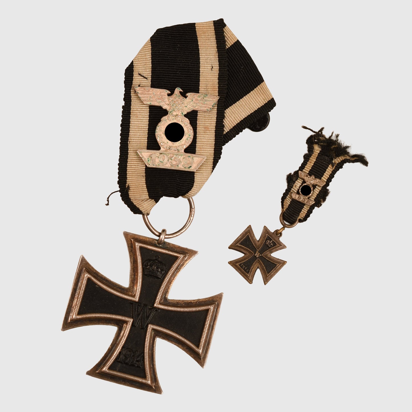 GERMAN WWII - WWI IRON CROSS 2ND CLASS, AND MATCHING MINIATURE