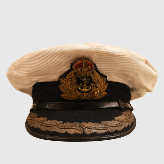 BRITISH WWII ROYAL NAVY CAPTAIN OR COMMANDERS WHITE TOP VISOR CAP