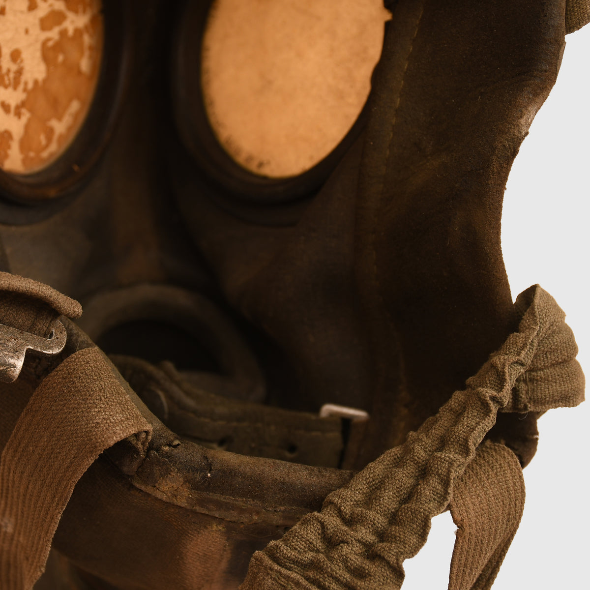 GERMAN WWII TROPICAL PAINTED GAS MASK TIN
