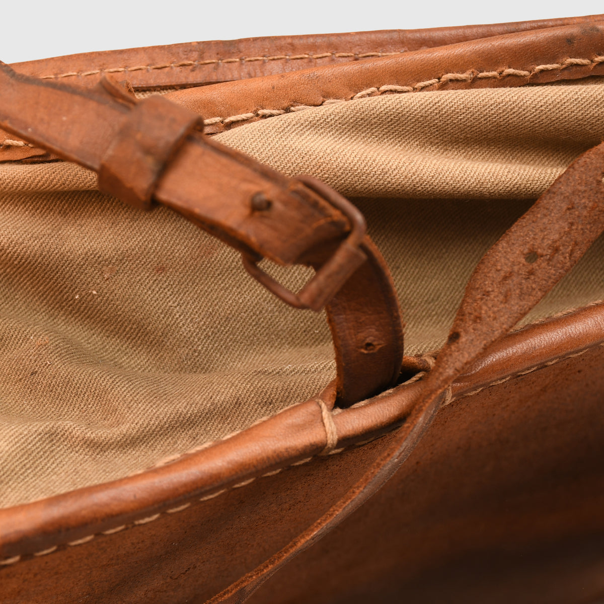 JAPANESE WWII OFFICERS OR NCO LEATHER AND CANVAS BACK PACK