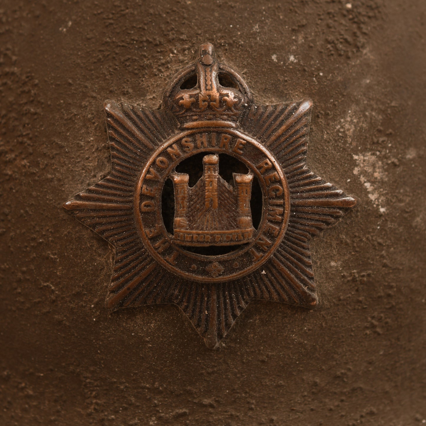 BRITISH WWI DEVONSHIRE REGIMENT BRODIE HELMET WITH OFFICERS LINER