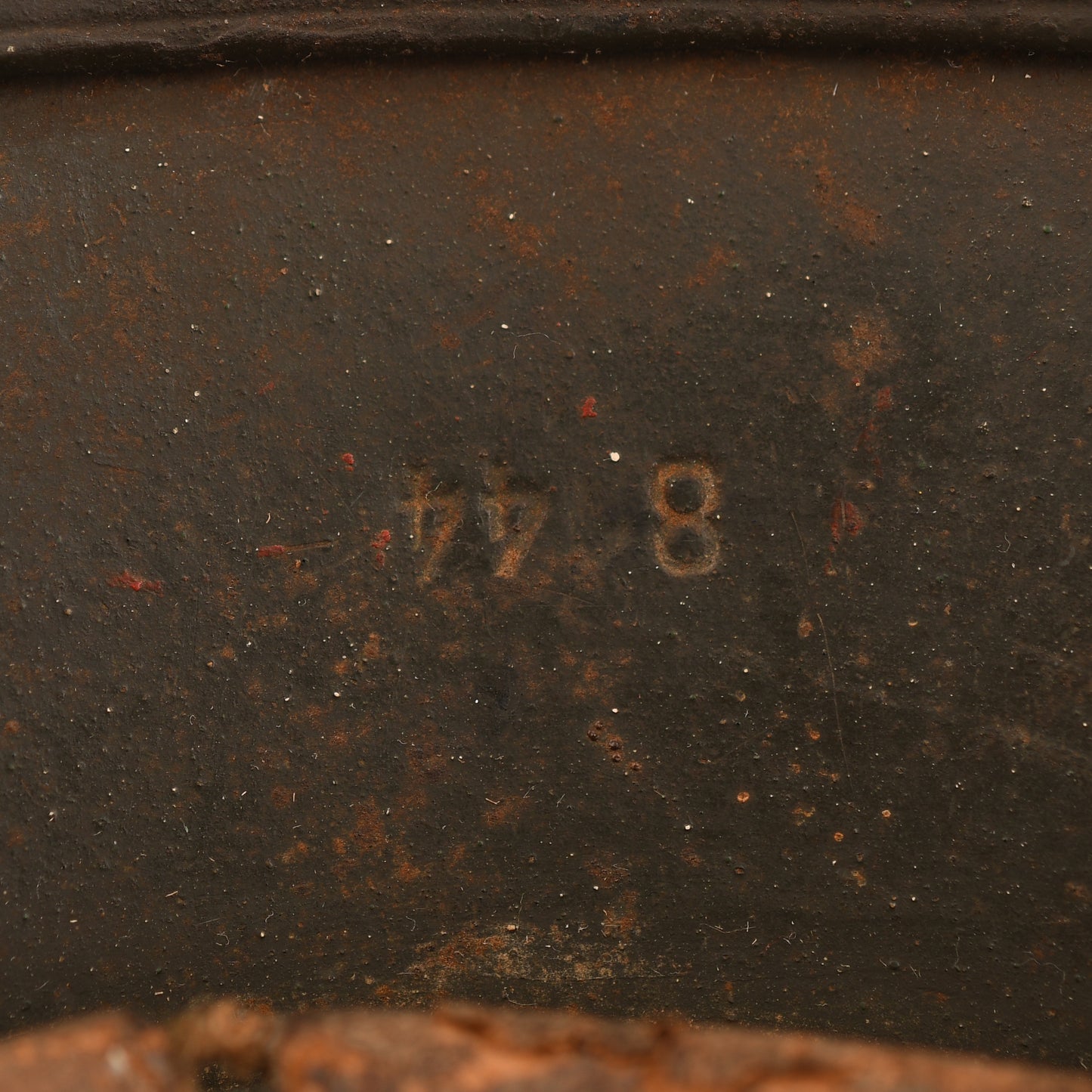 German WWII Army M.40 Single Decal Combat Helmet, Large Size